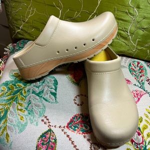 Dansko Eva clogs